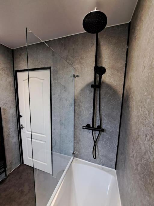 Glasgow Apartment Close To The Airport Renfrew Eksteriør billede