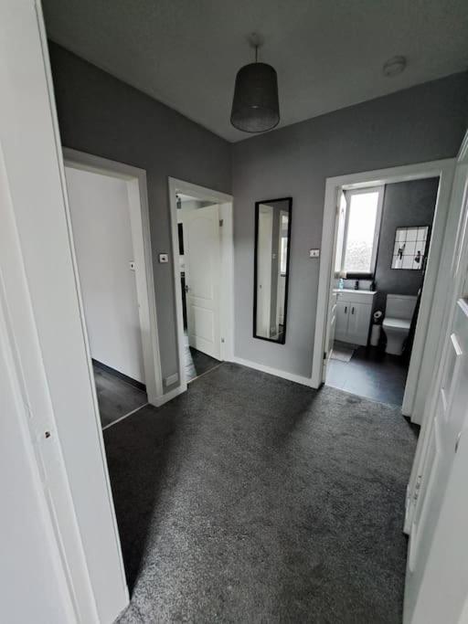 Glasgow Apartment Close To The Airport Renfrew Eksteriør billede