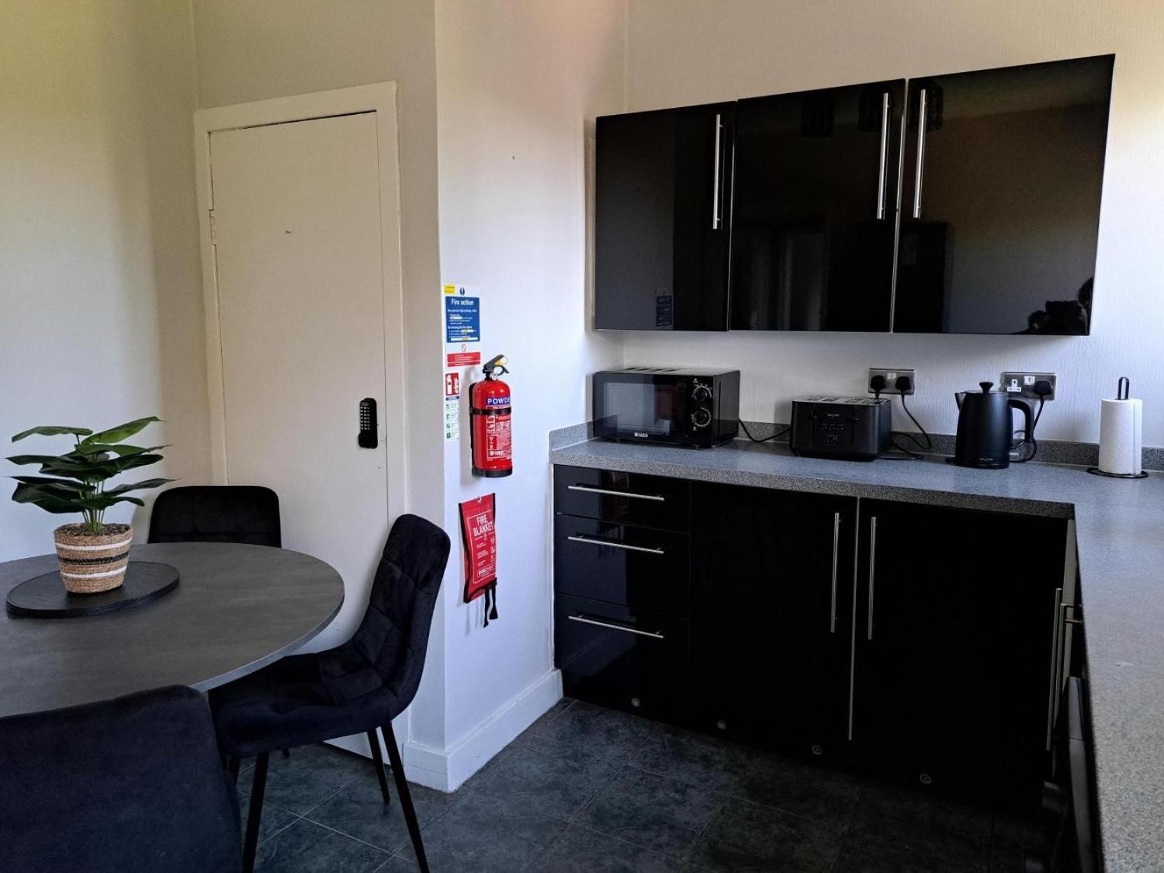 Glasgow Apartment Close To The Airport Renfrew Eksteriør billede